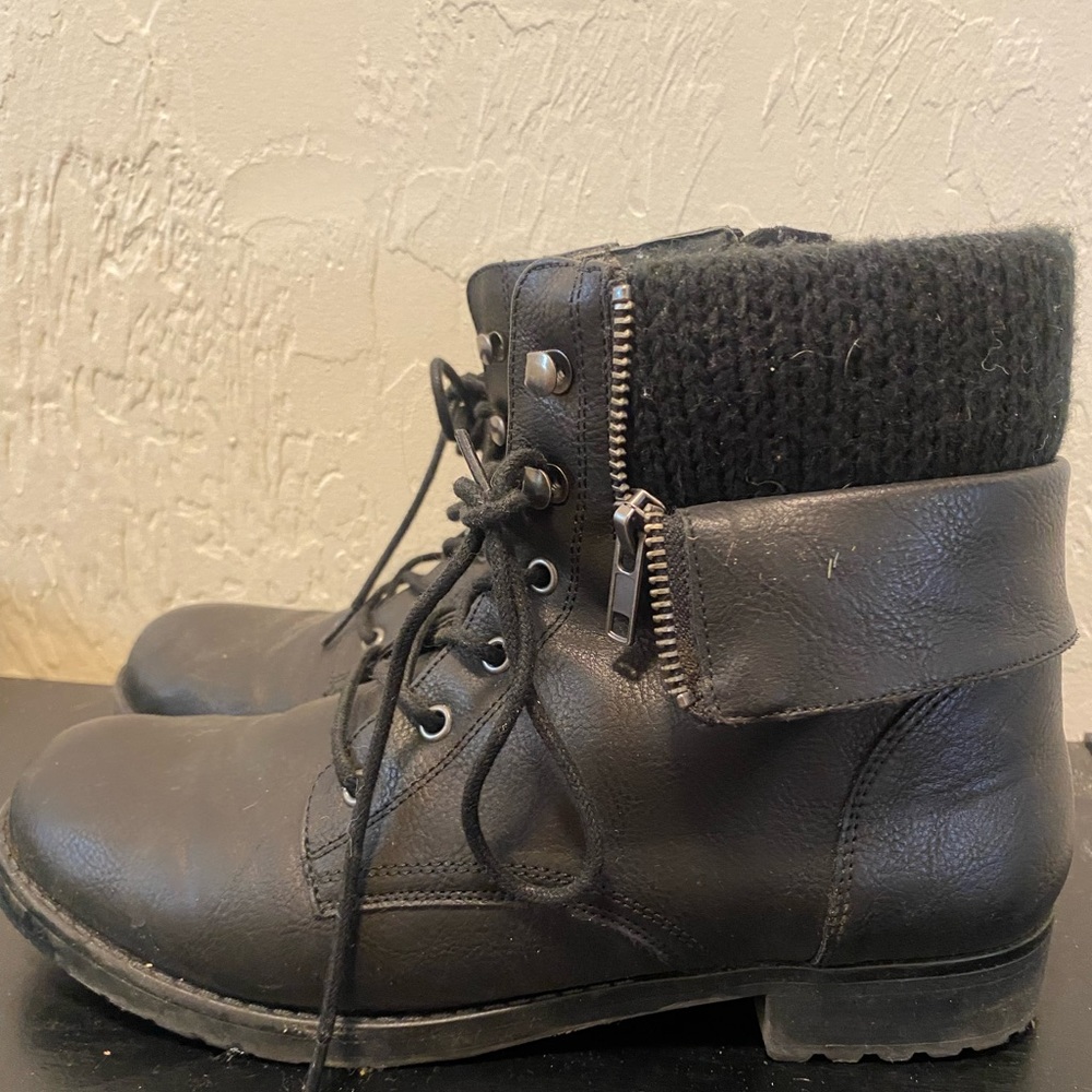 Women lace up combat boots